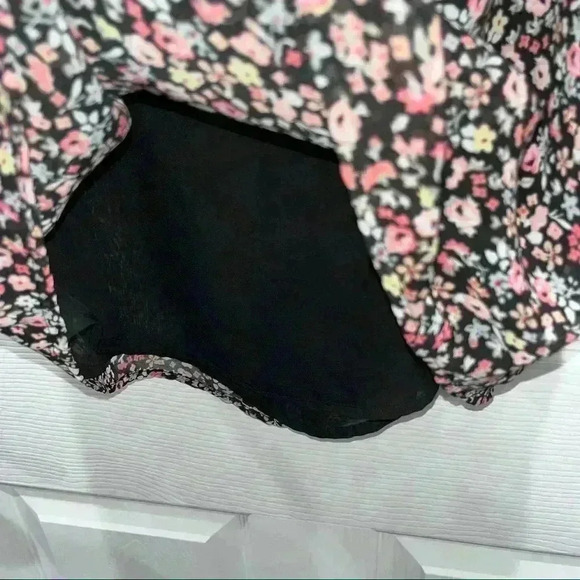 Lauren Conrad floral polyester floral sleeveless tank blouse lined with bow back - Picture 5 of 10